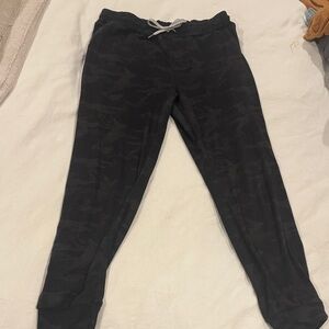 Women’s Vuori Dark Gray Camouflage Pants